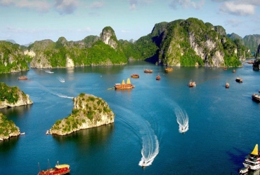 Hanoi - Porto di Halong - Cong Do – Isola di Cap La (B/L/D) tour di gruppo con guida parlante inglese